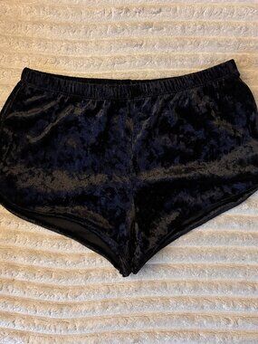 Heart & Hips Black Velvet Shorts Size S